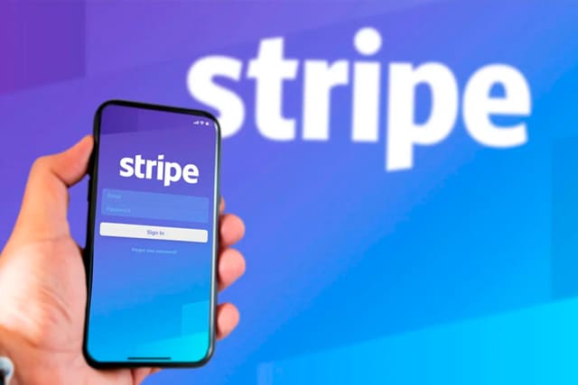 Pago con tarjeta VISA o MAESTRO a través del sistema de pagos seguros STRIPE